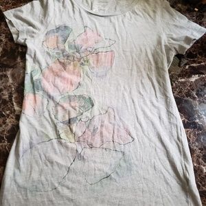 bundle of 2 American eagle tops